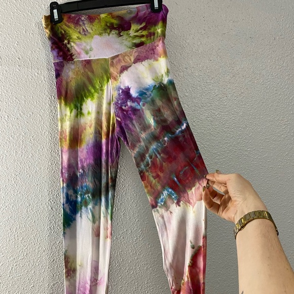 Softest ever tie dye leggings - Picture 3 of 5